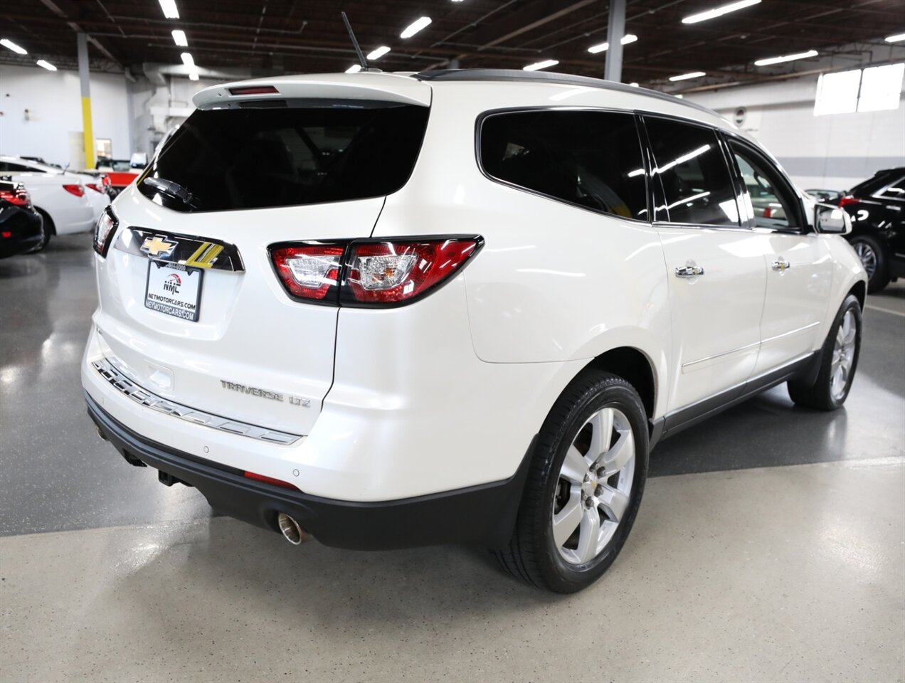 2015 Chevrolet Traverse LTZ AWD - Photo 9 - Addison, IL 60101