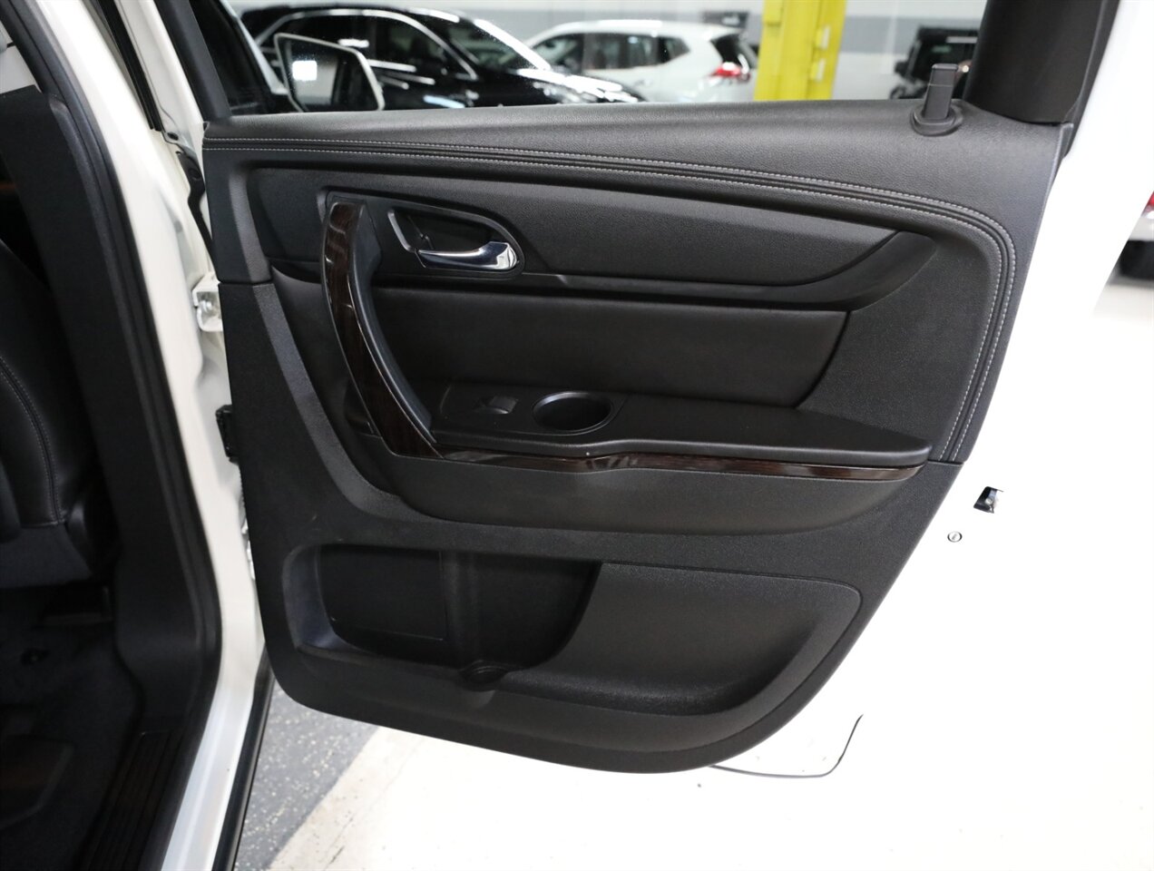 2015 Chevrolet Traverse LTZ AWD - Photo 20 - Addison, IL 60101
