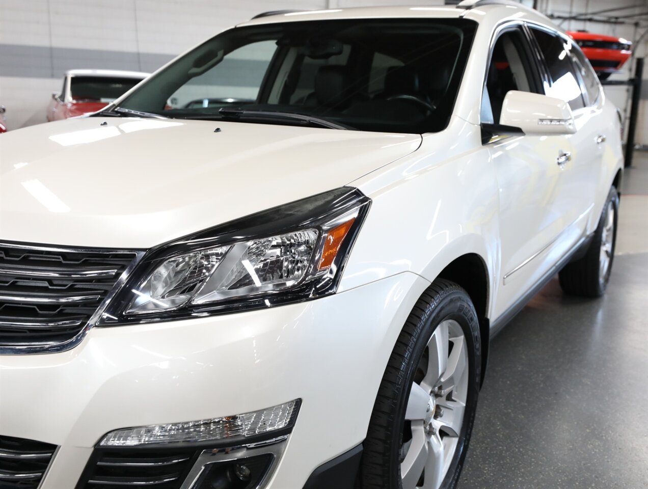 2015 Chevrolet Traverse LTZ AWD - Photo 5 - Addison, IL 60101