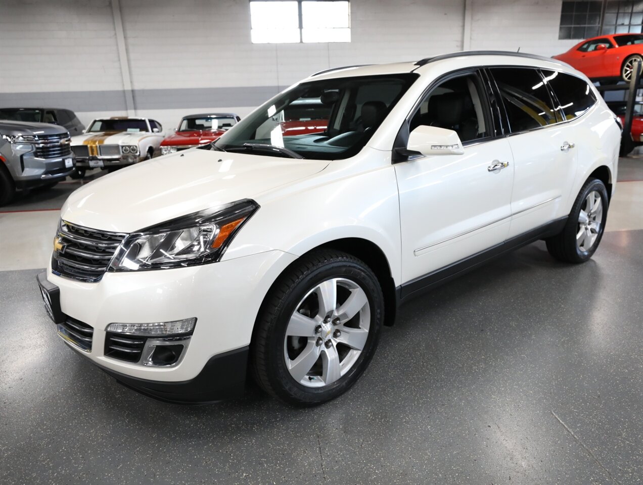 2015 Chevrolet Traverse LTZ AWD - Photo 4 - Addison, IL 60101