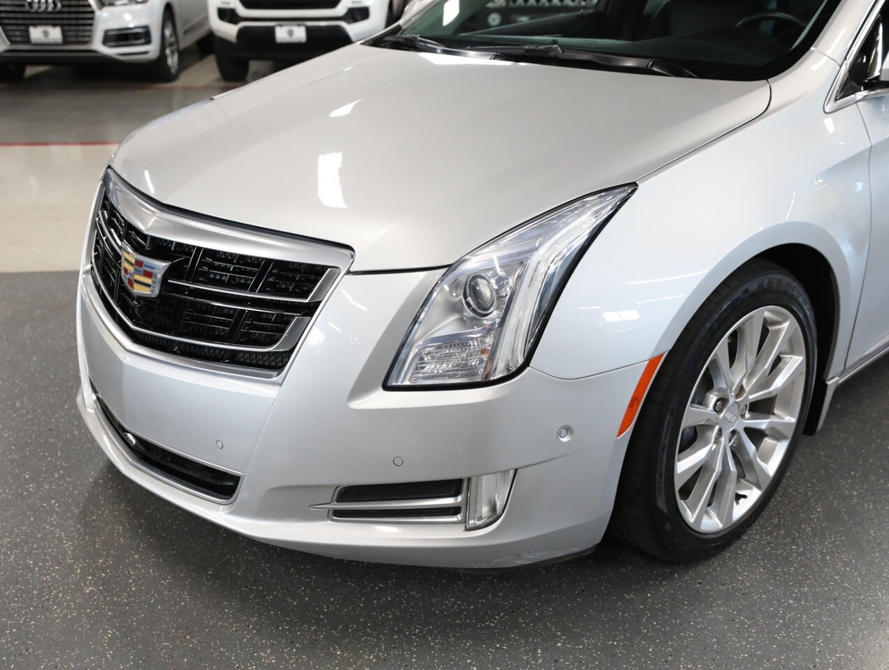 2016 Cadillac XTS Luxury photo 2