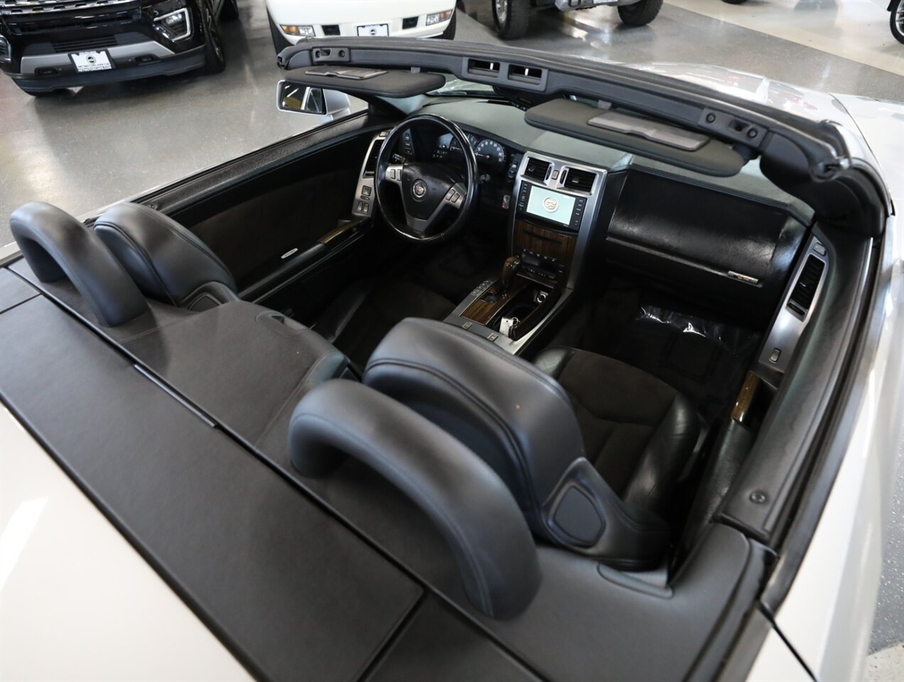 2006 Cadillac XLR-V - Photo 18 - Addison, IL 60101