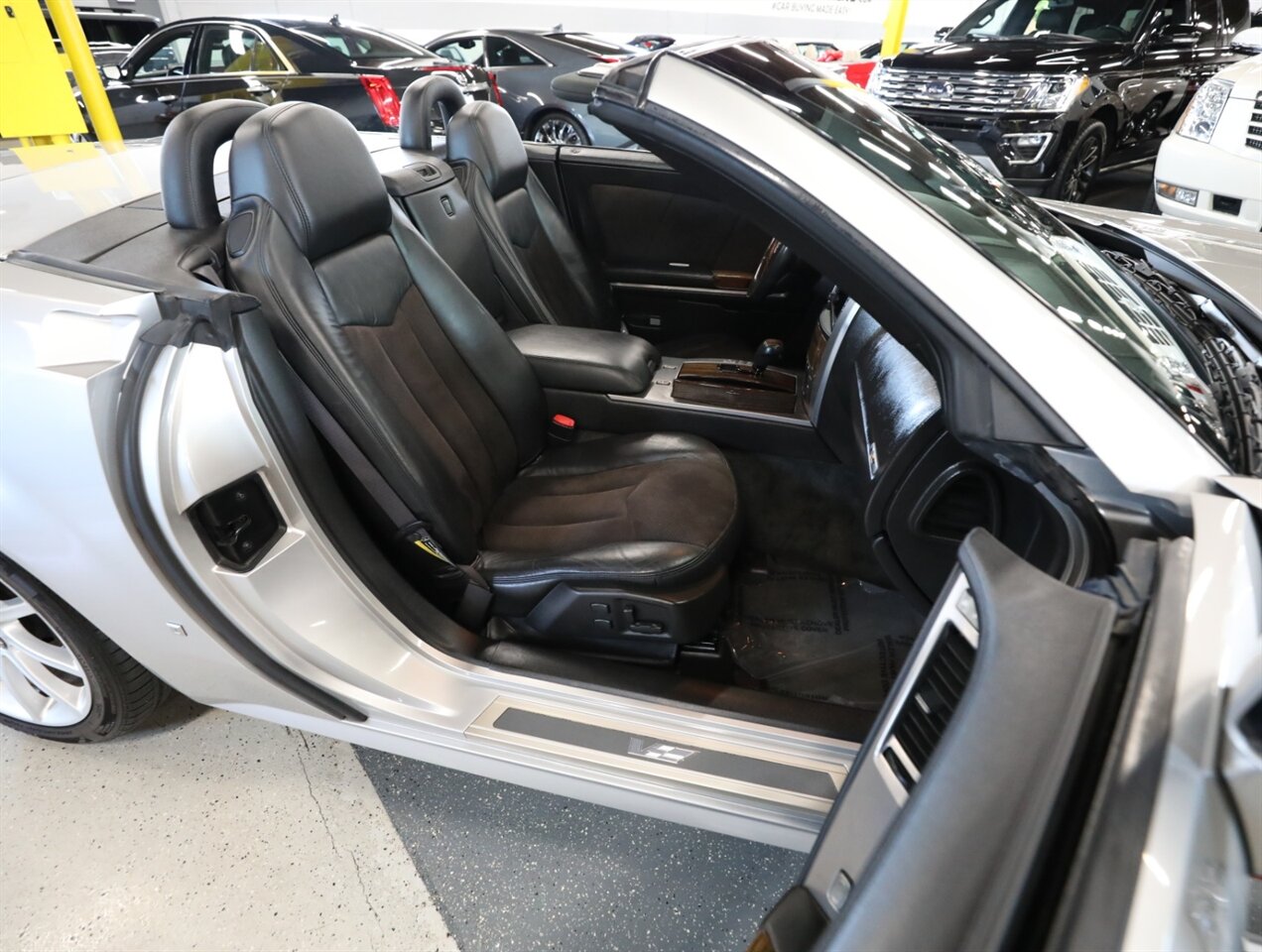 2006 Cadillac XLR-V - Photo 21 - Addison, IL 60101