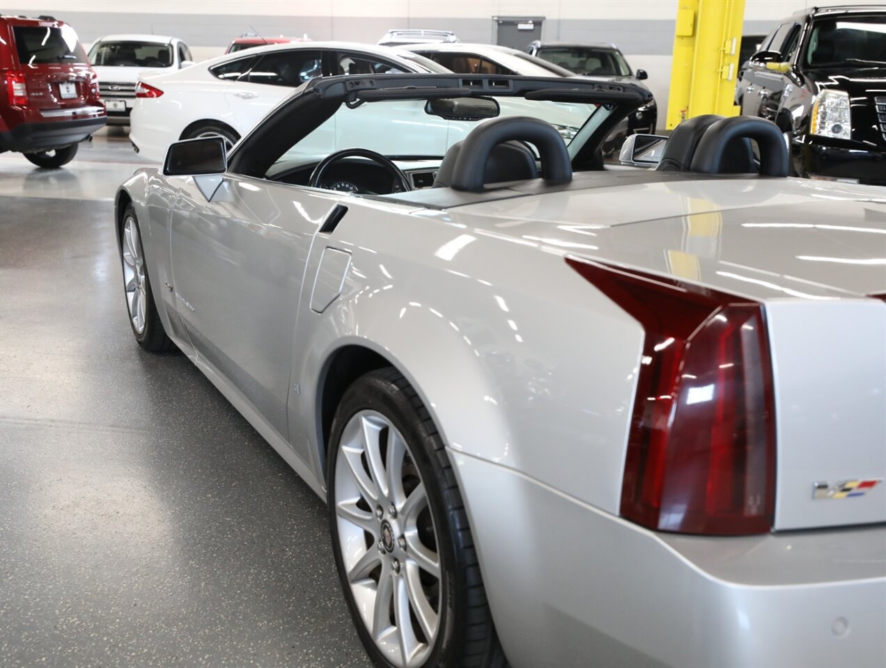 2006 Cadillac XLR-V - Photo 16 - Addison, IL 60101