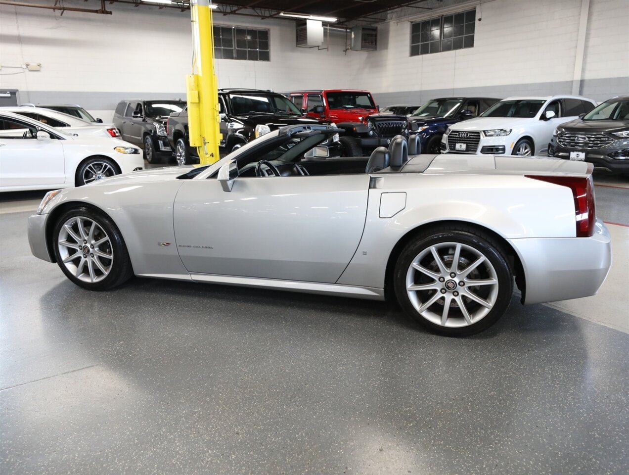 2006 Cadillac XLR-V - Photo 17 - Addison, IL 60101