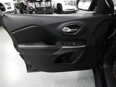 2019 Jeep Cherokee Latitude Plus 4WD   - Photo 27 - Addison, IL 60101