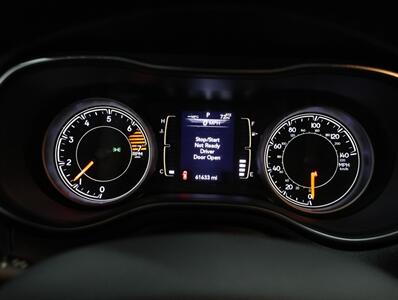 2019 Jeep Cherokee Latitude Plus 4WD   - Photo 38 - Addison, IL 60101