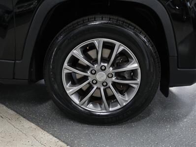 2019 Jeep Cherokee Latitude Plus 4WD   - Photo 43 - Addison, IL 60101