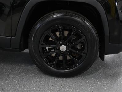 2019 Jeep Cherokee Latitude Plus 4WD   - Photo 43 - Addison, IL 60101