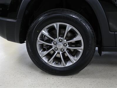 2019 Jeep Cherokee Latitude Plus 4WD   - Photo 44 - Addison, IL 60101