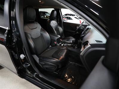 2019 Jeep Cherokee Latitude Plus 4WD   - Photo 18 - Addison, IL 60101