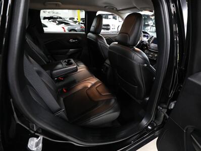 2019 Jeep Cherokee Latitude Plus 4WD   - Photo 20 - Addison, IL 60101