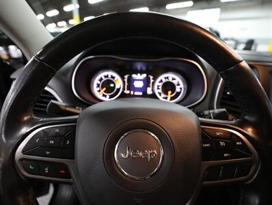 2019 Jeep Cherokee Latitude Plus 4WD   - Photo 37 - Addison, IL 60101