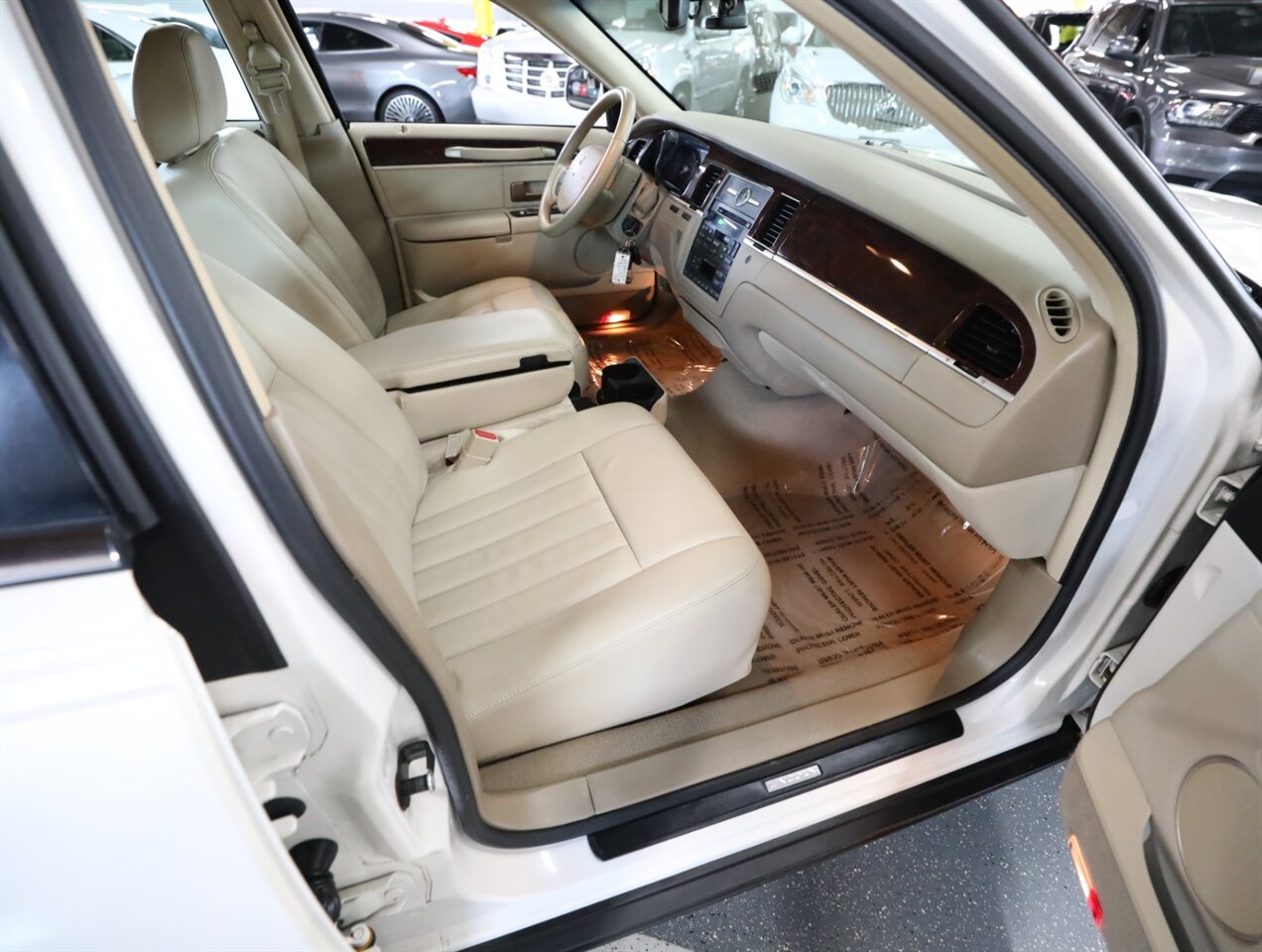 2007 Lincoln Town Car Signature - Photo 18 - Addison, IL 60101