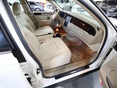 2007 Lincoln Town Car Signature - Photo 18 - Addison, IL 60101