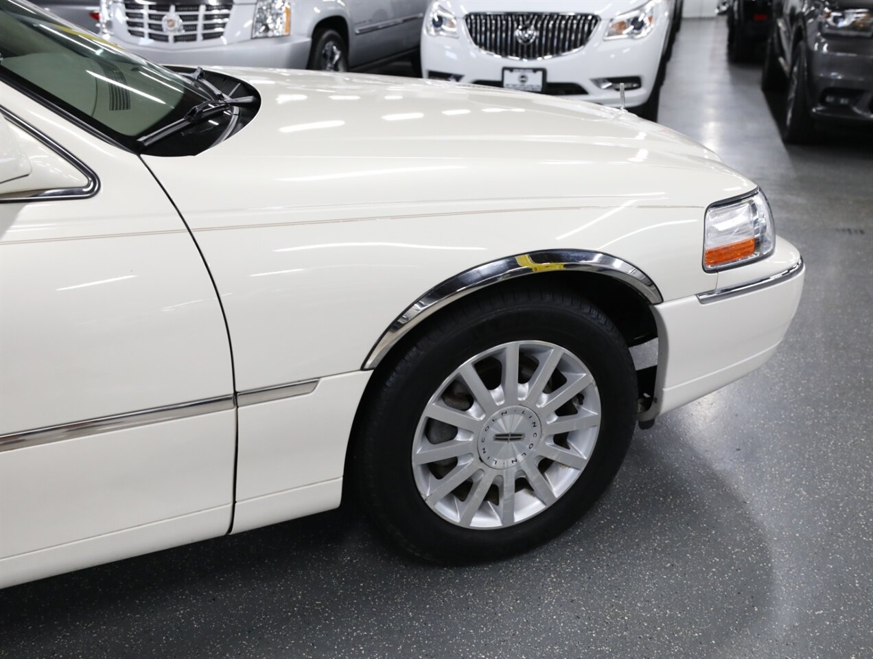 2007 Lincoln Town Car Signature - Photo 8 - Addison, IL 60101