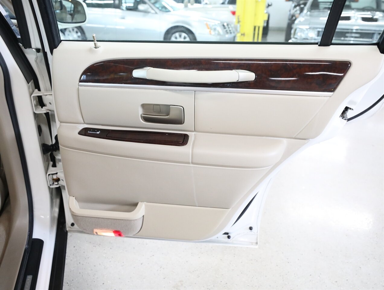 2007 Lincoln Town Car Signature - Photo 20 - Addison, IL 60101
