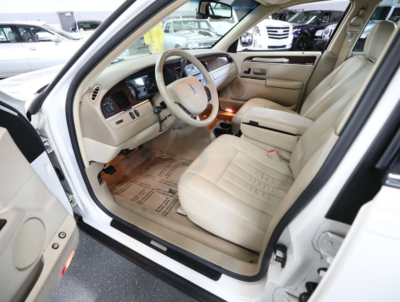 2007 Lincoln Town Car Signature - Photo 29 - Addison, IL 60101