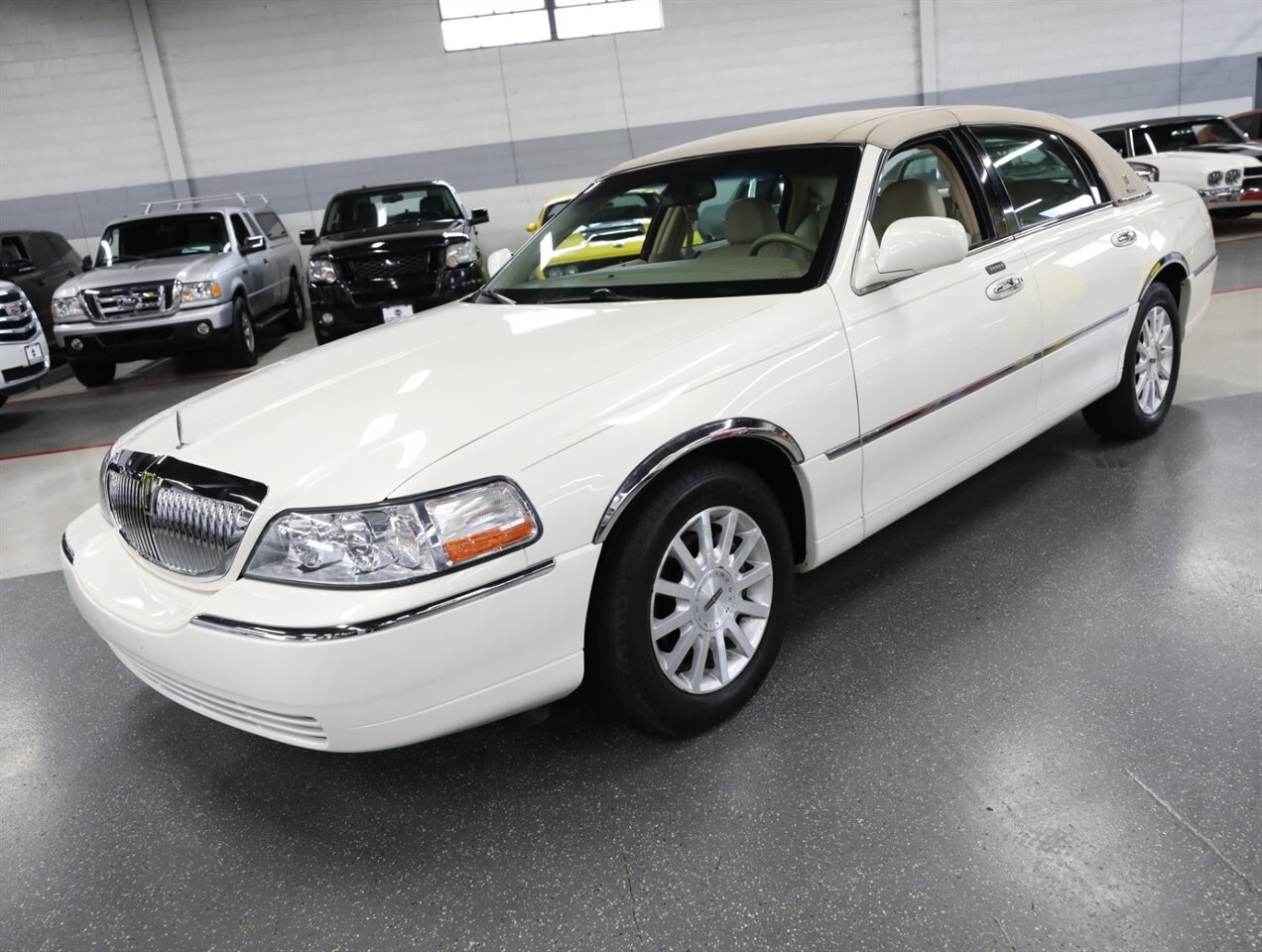 2007 Lincoln Town Car Signature - Photo 4 - Addison, IL 60101