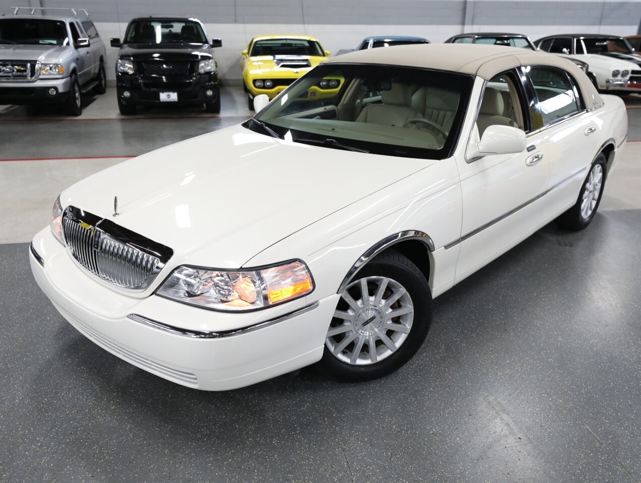 2007 Lincoln Town Car Signature - Photo 2 - Addison, IL 60101