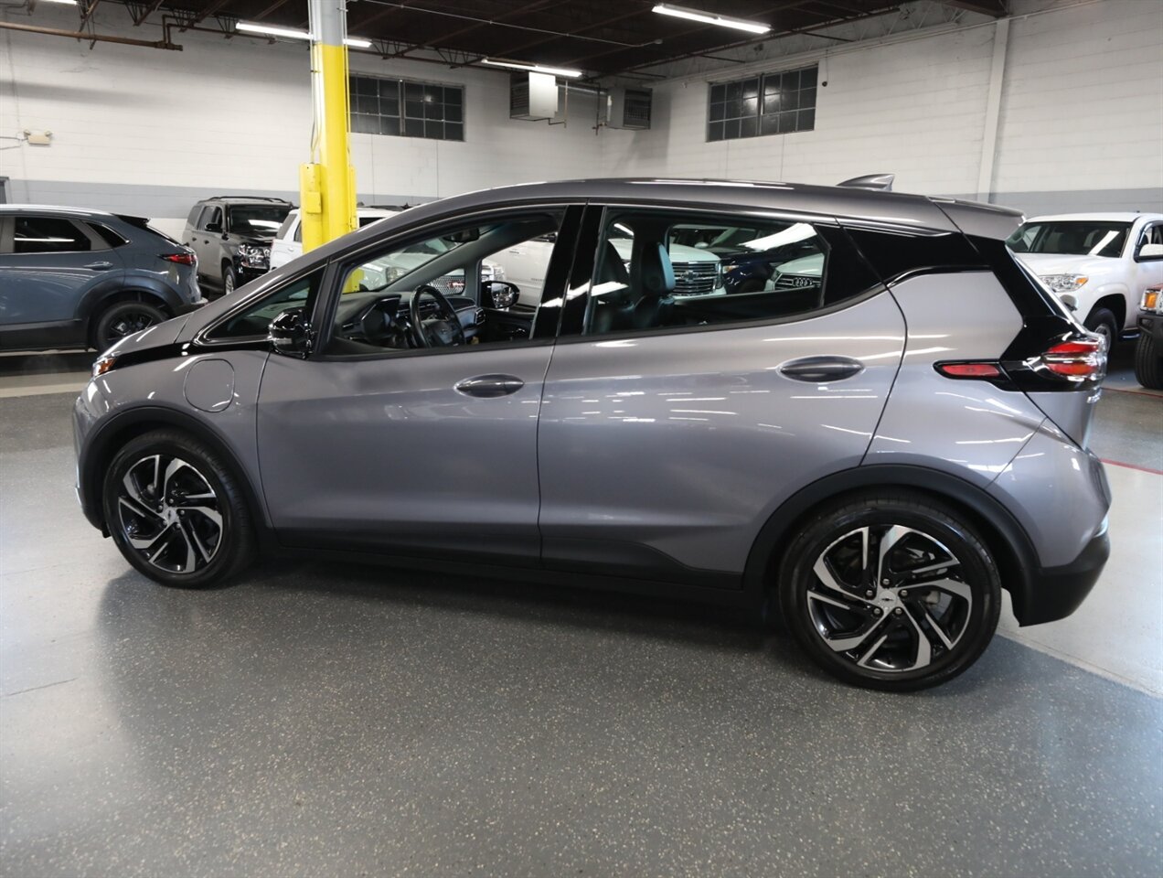 2023 Chevrolet Bolt EV 2LT   - Photo 14 - Addison, IL 60101