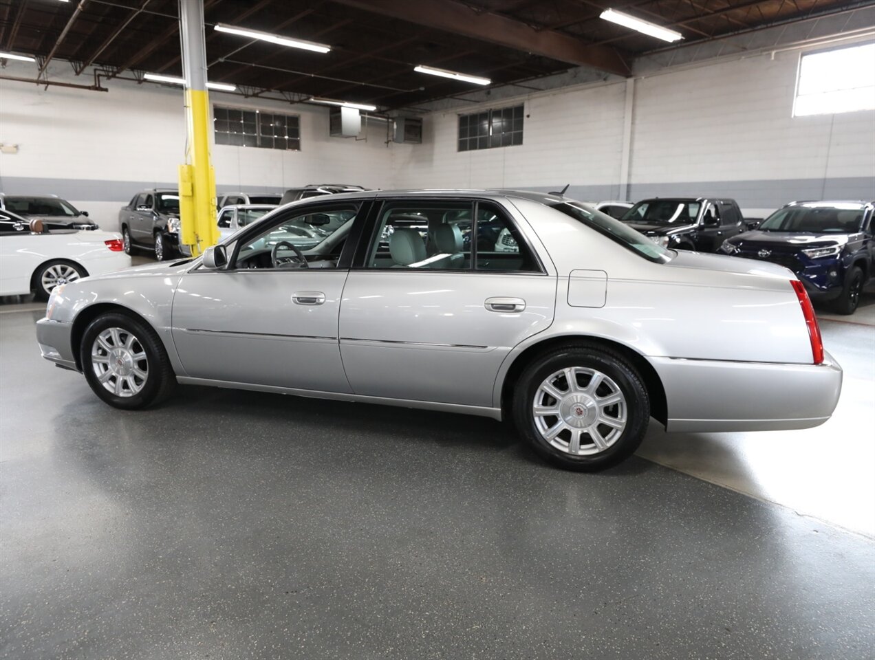 2008 Cadillac DTS - Photo 16 - Addison, IL 60101
