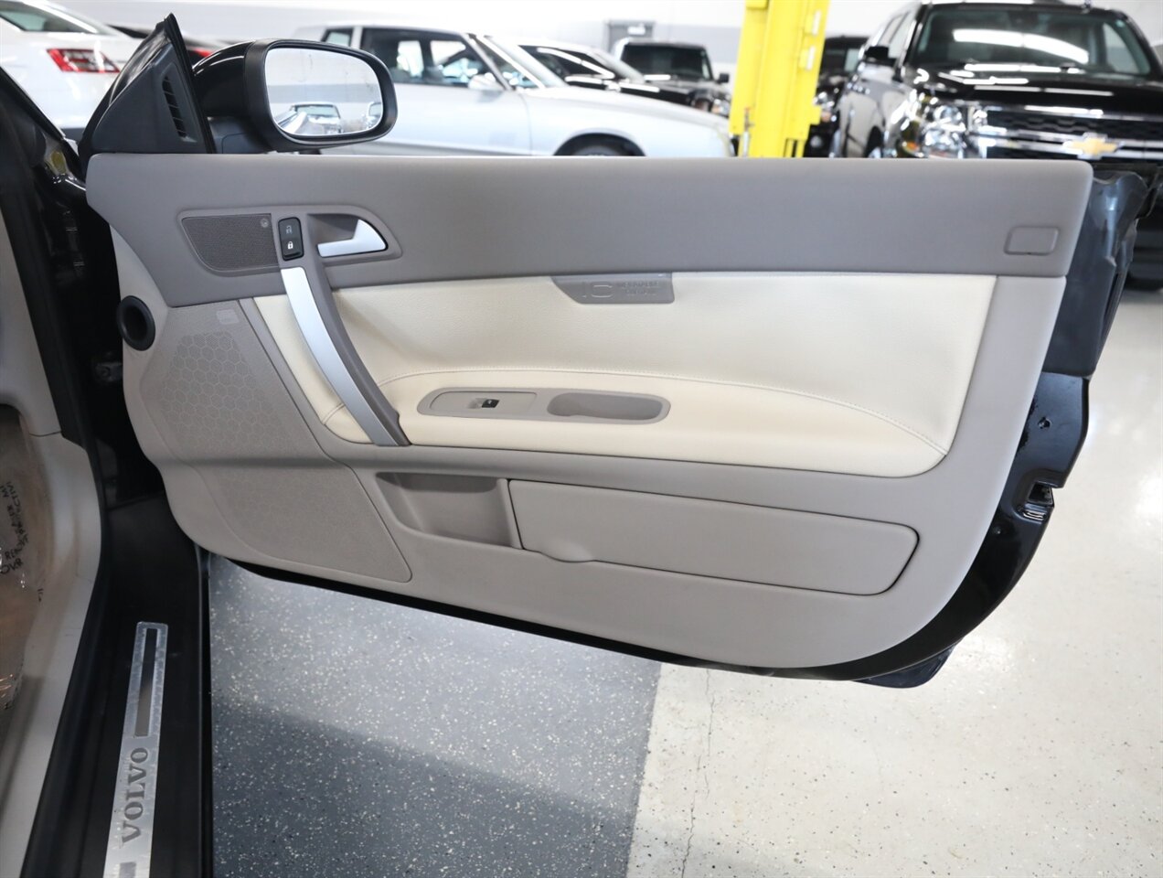 2011 Volvo C70 T5 - Photo 18 - Addison, IL 60101