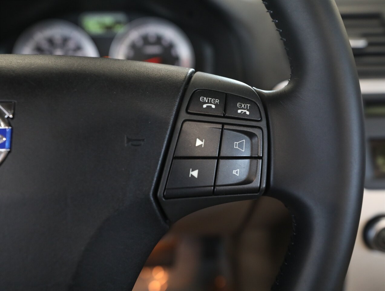 2011 Volvo C70 T5 - Photo 30 - Addison, IL 60101