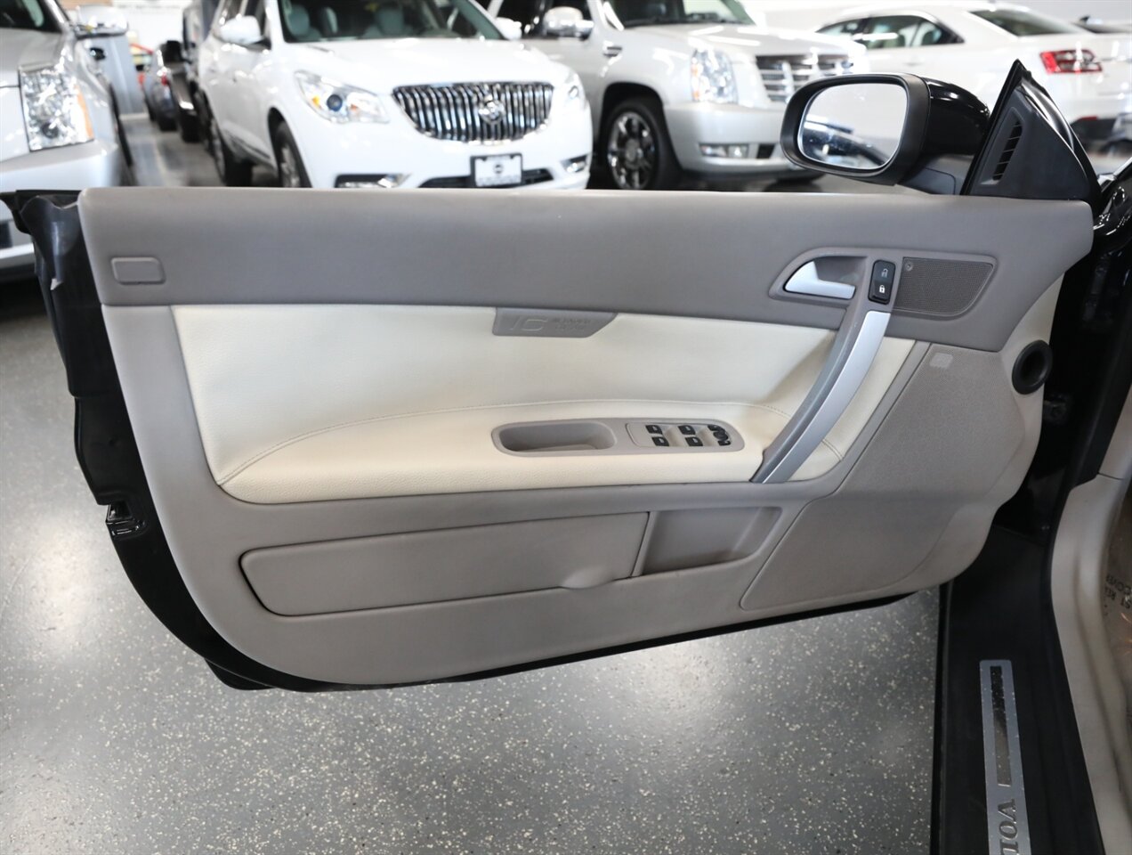 2011 Volvo C70 T5 - Photo 24 - Addison, IL 60101