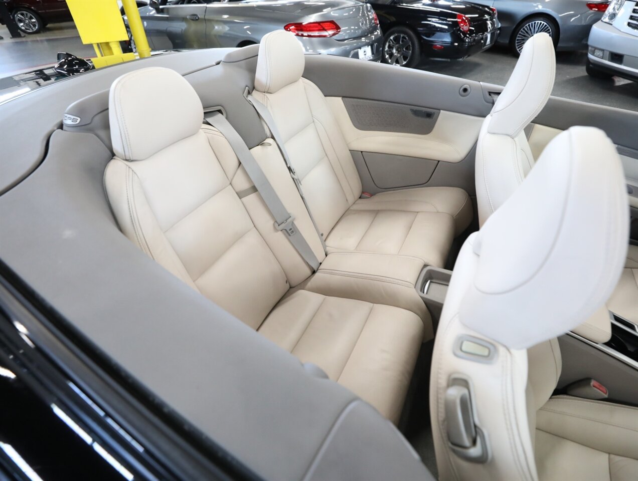 2011 Volvo C70 T5 - Photo 21 - Addison, IL 60101