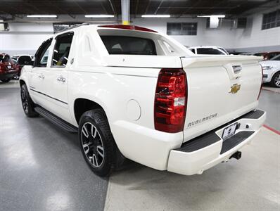 2013 Chevrolet Avalanche LTZ Black Diamond 4X4   - Photo 14 - Addison, IL 60101