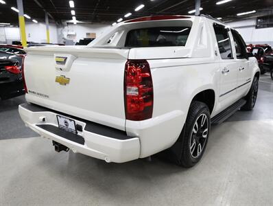 2013 Chevrolet Avalanche LTZ Black Diamond 4X4   - Photo 9 - Addison, IL 60101