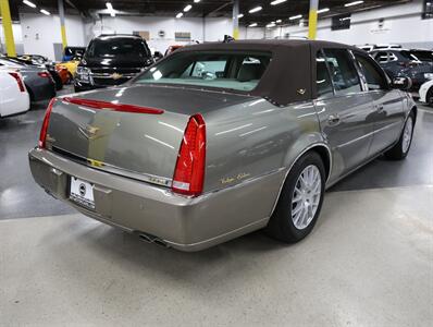 2011 Cadillac DTS 4.6L V8   - Photo 9 - Addison, IL 60101