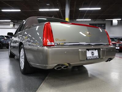 2011 Cadillac DTS 4.6L V8   - Photo 14 - Addison, IL 60101