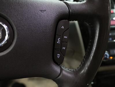 2011 Cadillac DTS 4.6L V8   - Photo 35 - Addison, IL 60101