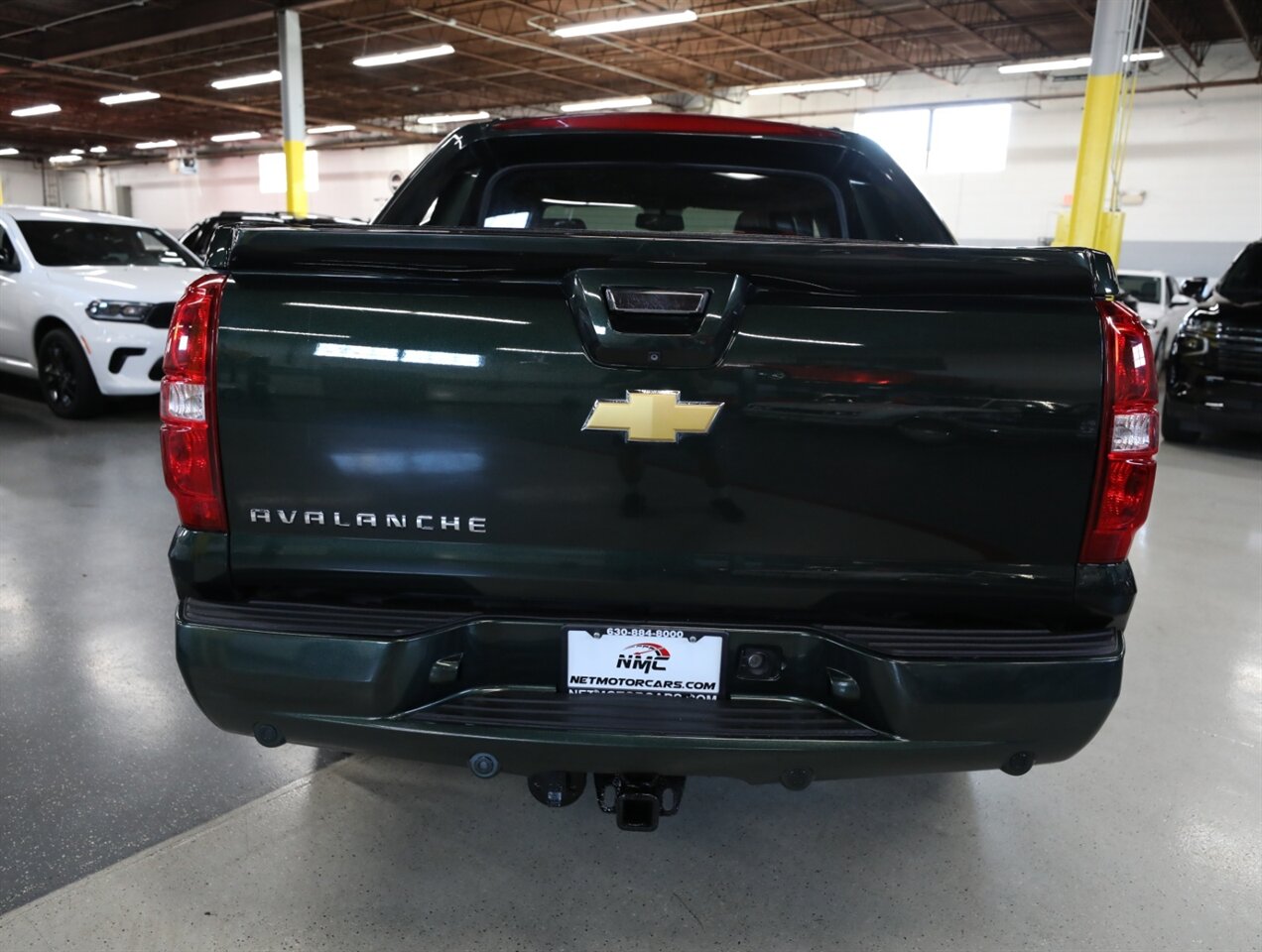 2013 Chevrolet Avalanche LT Black Diamond 4X4 - Photo 12 - Addison, IL 60101