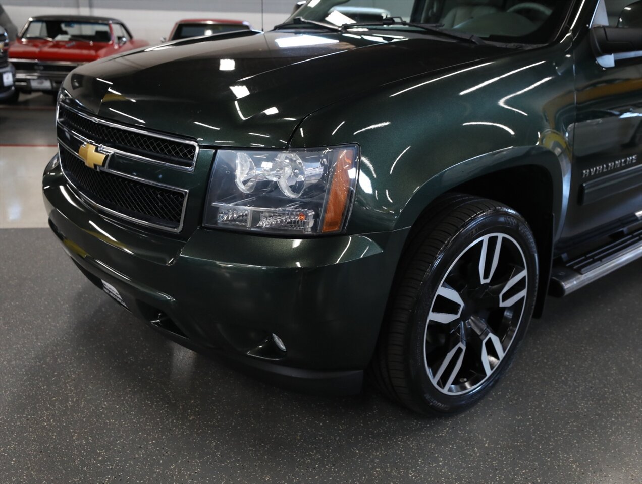 2013 Chevrolet Avalanche LT Black Diamond 4X4 - Photo 3 - Addison, IL 60101