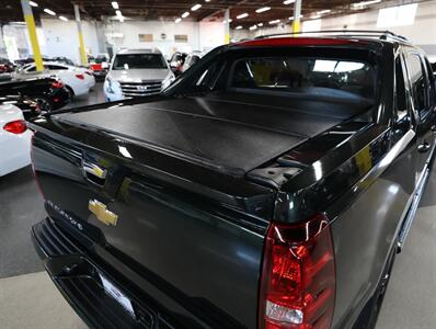 2013 Chevrolet Avalanche LT Black Diamond 4X4 - Photo 11 - Addison, IL 60101