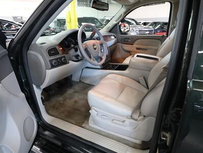 2013 Chevrolet Avalanche LT Black Diamond 4X4 - Photo 32 - Addison, IL 60101