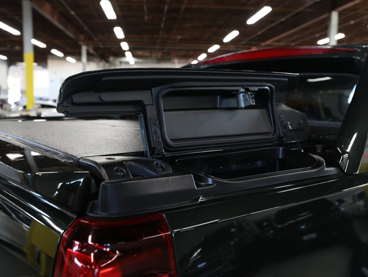 2013 Chevrolet Avalanche LT Black Diamond 4X4 - Photo 10 - Addison, IL 60101