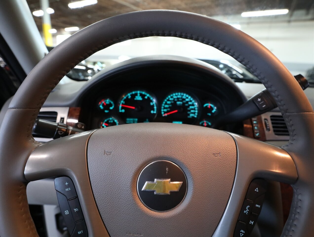 2013 Chevrolet Avalanche LT Black Diamond 4X4 - Photo 37 - Addison, IL 60101