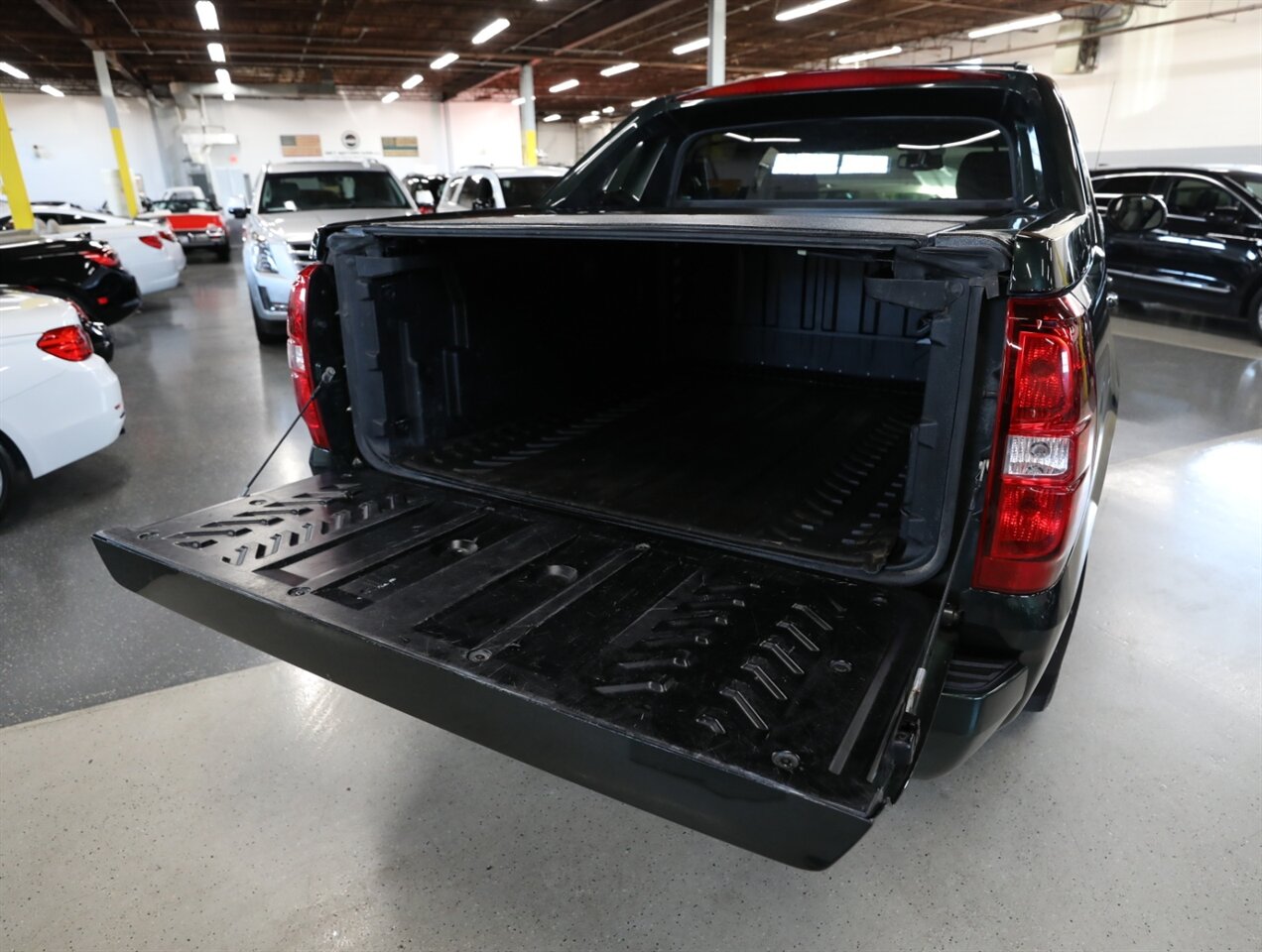 2013 Chevrolet Avalanche LT Black Diamond 4X4 - Photo 14 - Addison, IL 60101