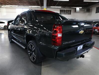 2013 Chevrolet Avalanche LT Black Diamond 4X4 - Photo 15 - Addison, IL 60101