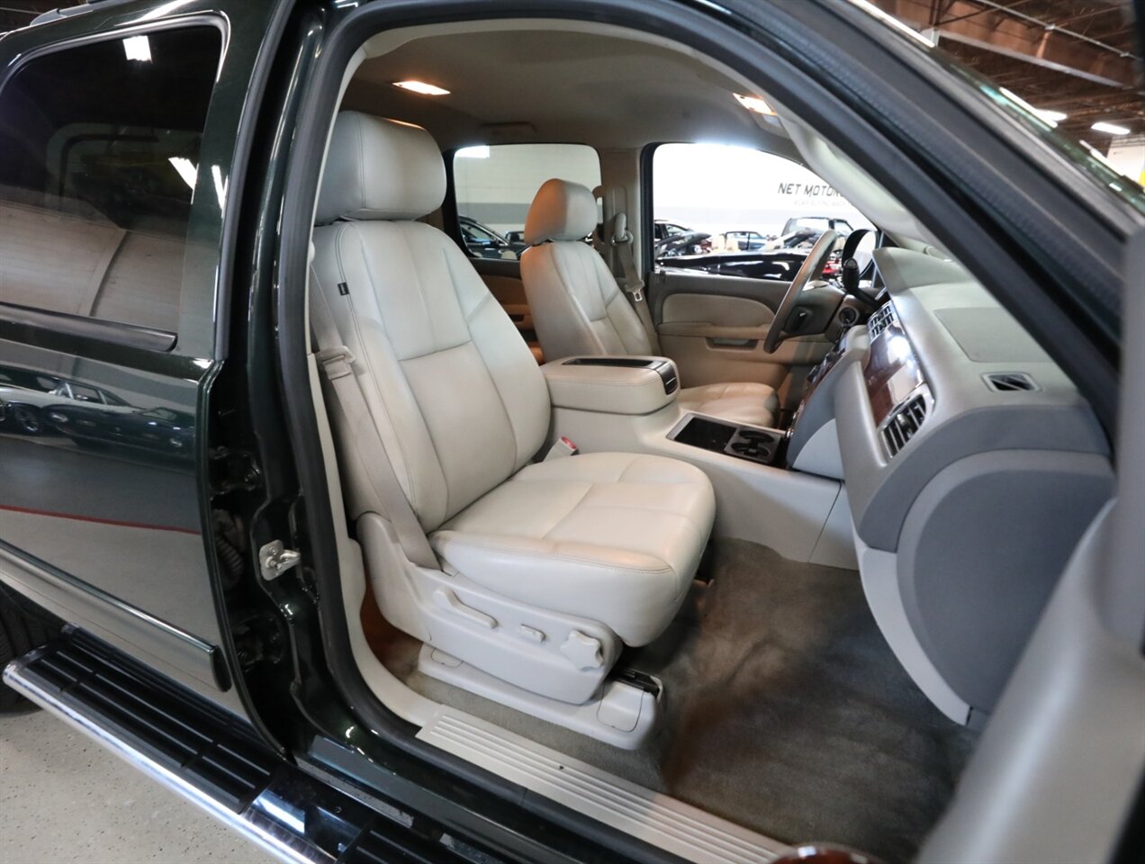 2013 Chevrolet Avalanche LT Black Diamond 4X4 - Photo 21 - Addison, IL 60101