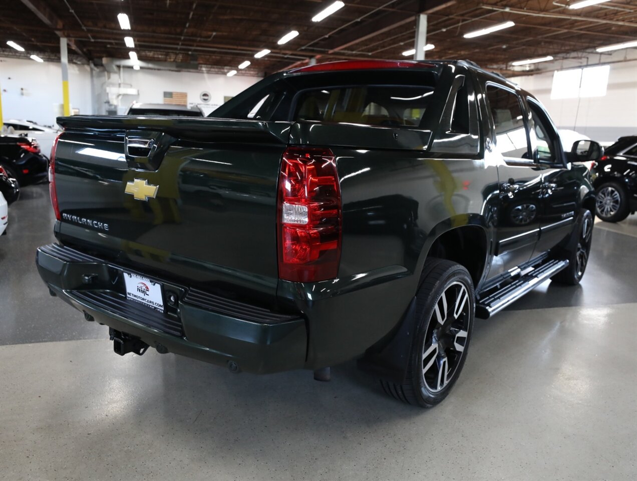 2013 Chevrolet Avalanche LT Black Diamond 4X4 - Photo 9 - Addison, IL 60101