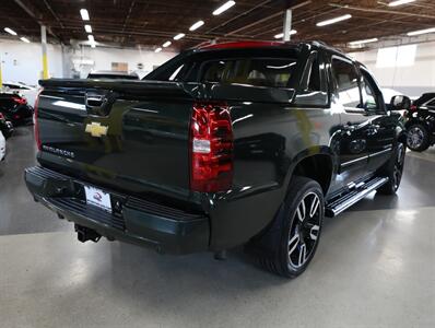 2013 Chevrolet Avalanche LT Black Diamond 4X4 - Photo 9 - Addison, IL 60101