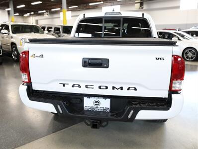 2023 Toyota Tacoma SR V6 4X4   - Photo 11 - Addison, IL 60101