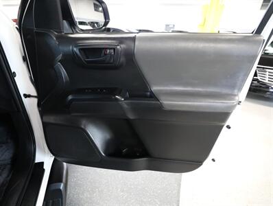 2023 Toyota Tacoma SR V6 4X4   - Photo 23 - Addison, IL 60101