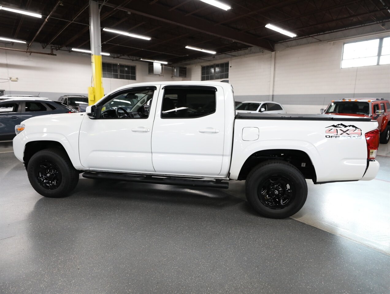 2023 Toyota Tacoma SR V6 4X4 - Photo 17 - Addison, IL 60101
