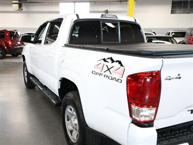 2023 Toyota Tacoma SR V6 4X4   - Photo 17 - Addison, IL 60101